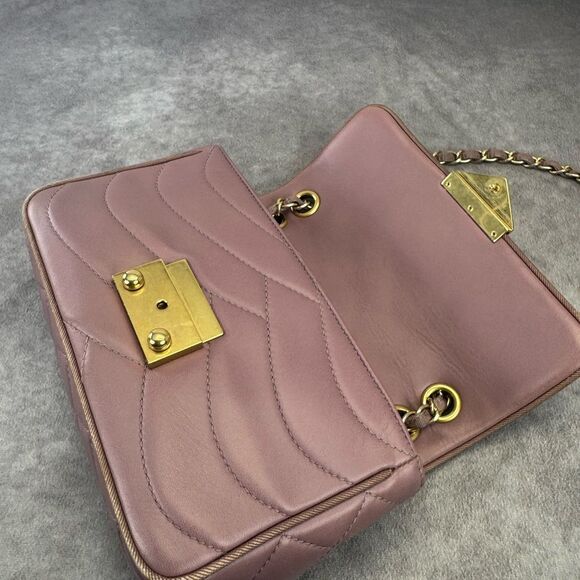 CHANEL Pagoda Quilted Mauve Gold Shoulder Bag - Picture 10 of 16